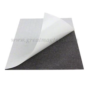 גיליון מגנטי דבק עצמי